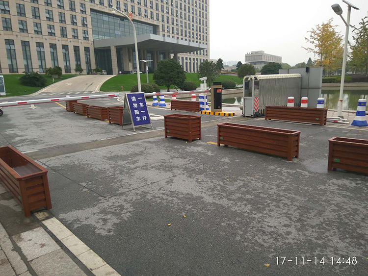 平湖市行政中心，市委市政府門口木紋鋁合金花箱