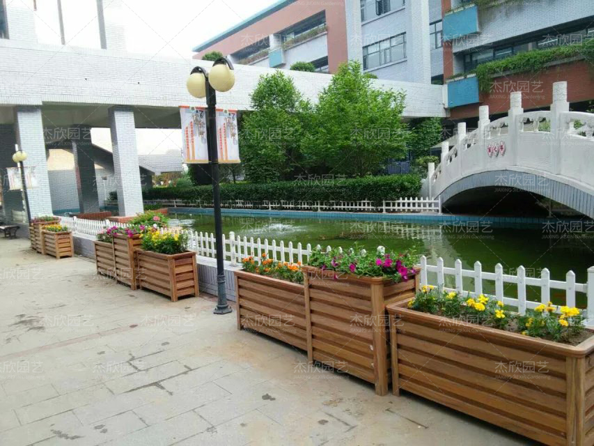 黃檀木色學(xué)?；ㄏ涮旖虬咐? title=