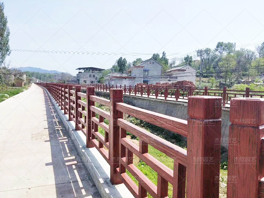 河道護(hù)欄選什么材質(zhì)好？