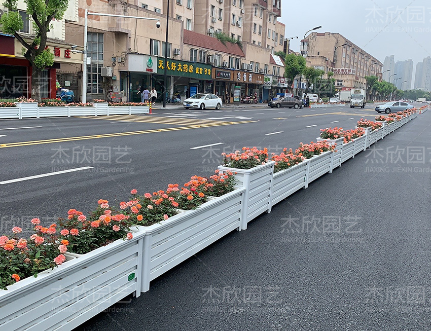 隔離花箱在城市道路中的優(yōu)勢？