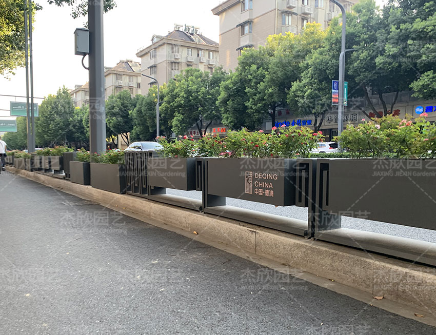 道路護(hù)欄花箱新趨勢(shì)有哪些？